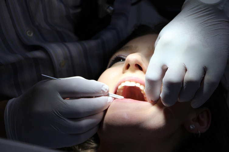 Болит зуб? Как избавиться от зубной боли дома