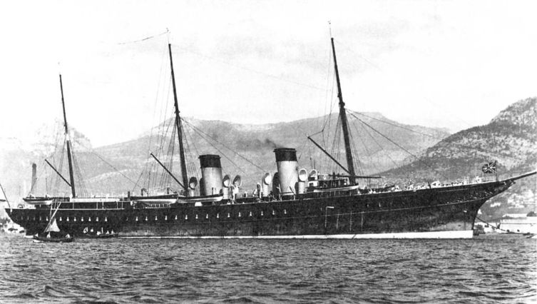 Бывшая императорская яхта «Штандарт» была снята в фильме в «роли» крейсера «Елизавета» 