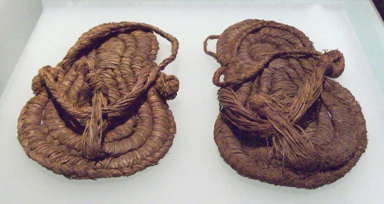 Кожаные сандалии, найденые в Испании