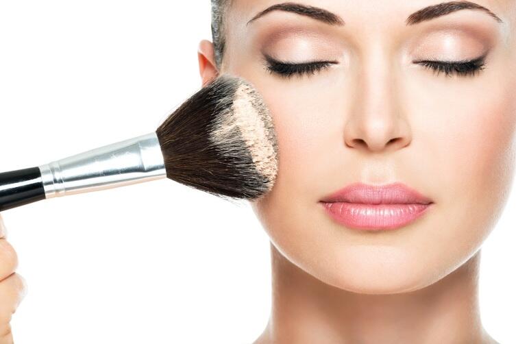 Как верно хранить косметику и ухаживать за инструментами для макияжа?