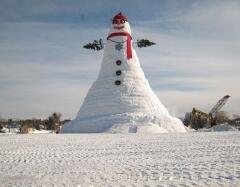 Самый высокий снеговик в мире достигает 37,2 м в высоту!