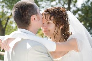Стоит ли пользоваться услугами брачных агентств?