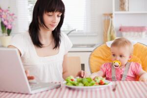 «Ищу работу в Интернете!» Что надо знать, чтобы стать мамой-фрилансером?