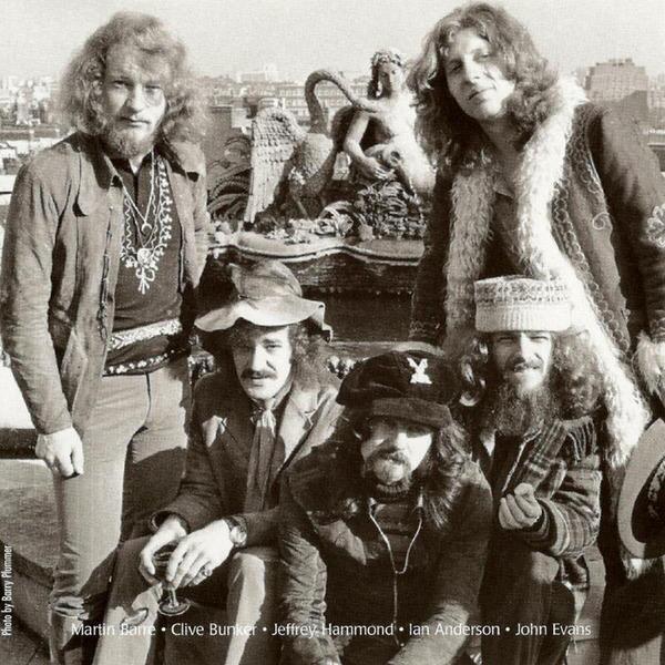 JETHRO TULL образца 1971 г.: Мартин Барре, Клайв Банкер, Джеффри Хэммонд, Ян Андерсон, Джон Эван