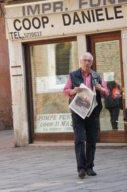 Венецианец с утренней газетой