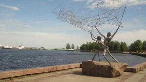 Какие скульптуры подарили Петрозаводску его города-побратимы?
