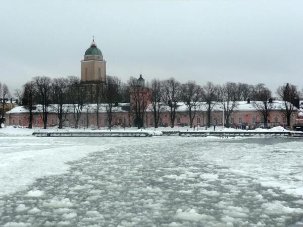 Хельсинки: крепость Суоменлинна (вид с парома)