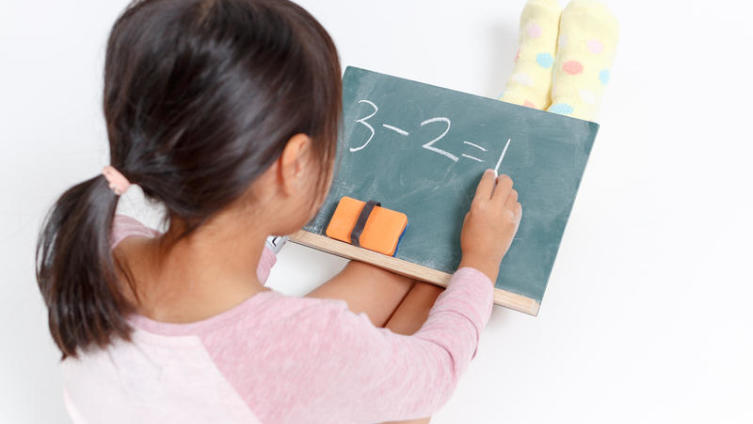 Mathematics for preschoolers. How do you teach a child to count? Сommon core math example.