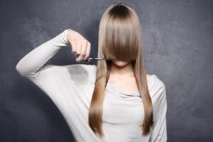 Длинные волосы или
короткая стрижка. Что выбрать
девушке?
