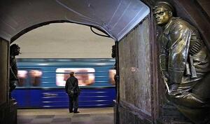 Как в московском метро появились бронзовый Краснофлотец и его собрат – революционный Матрос?