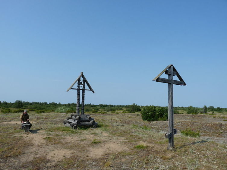 В Пустозерске, на предполагаемом месте сожжения протопопа Аввакума, установлен старообрядческий крест
