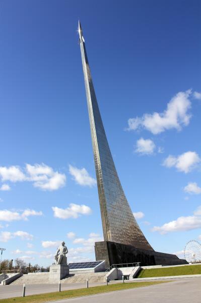 Памятник «Покорителям космоса» в Москве