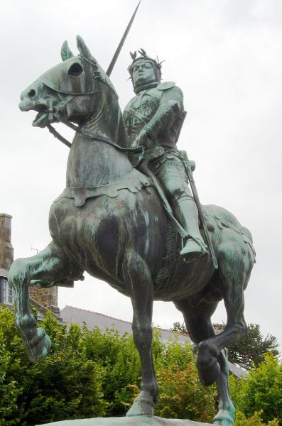 Памятник Бертрану дю Геклену в Динане