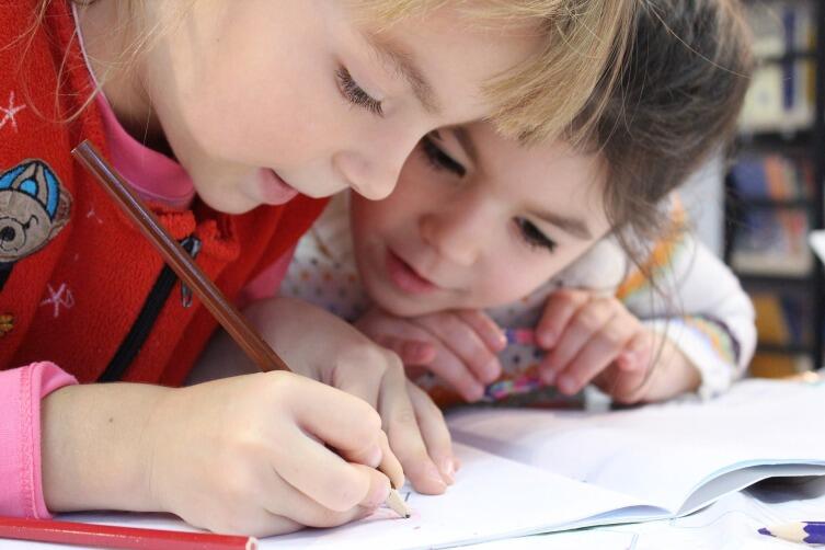 Если ребенок умеет читать, писать и считать, ему пора в школу