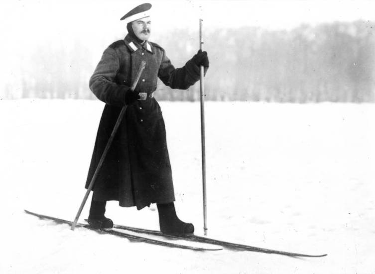 Русский солдат на лыжах и в валенках, фото до 1917 года 