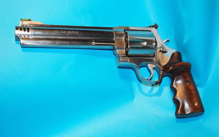 Револьвер Smith & Wesson калибра .460 S&W