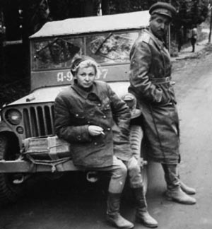 На фронтовых дорогах. Валентина Серова и Константин Симонов, 1944 год