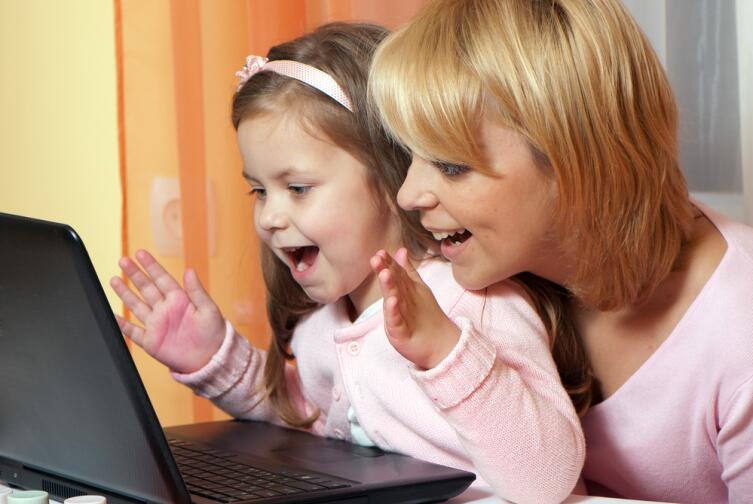 Интернет объединяет взрослых и детей