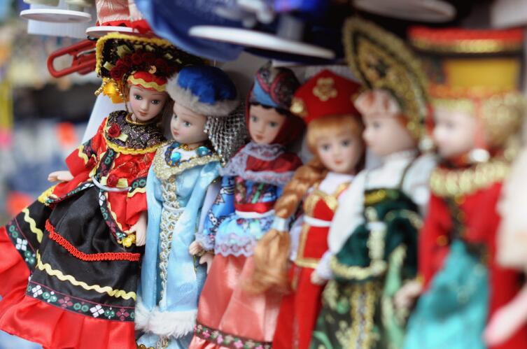 China dolls не похожи на китаянок, потому что вовсе не китайские — просто сделаны из китайского фарфора