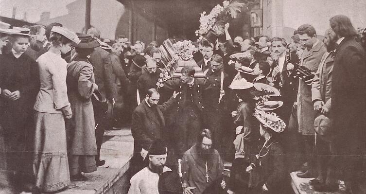 Вынос из вагона гроба с телом А.П. Чехова. Николаевский вокзал, 1904 г.
