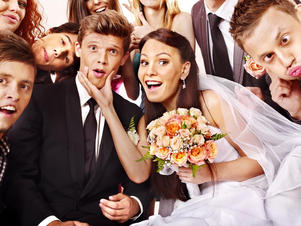 Жених на свадьбе показал видео измены невесты