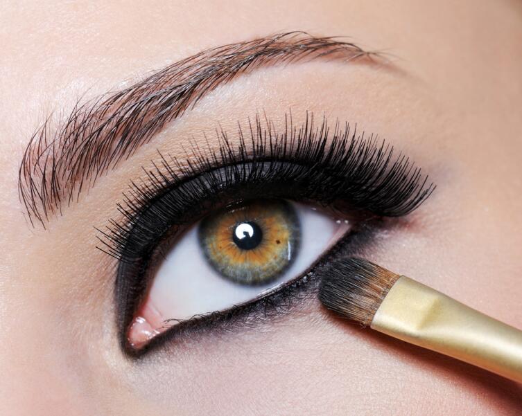 Как визуально увеличить глаза при помощи макияжа?