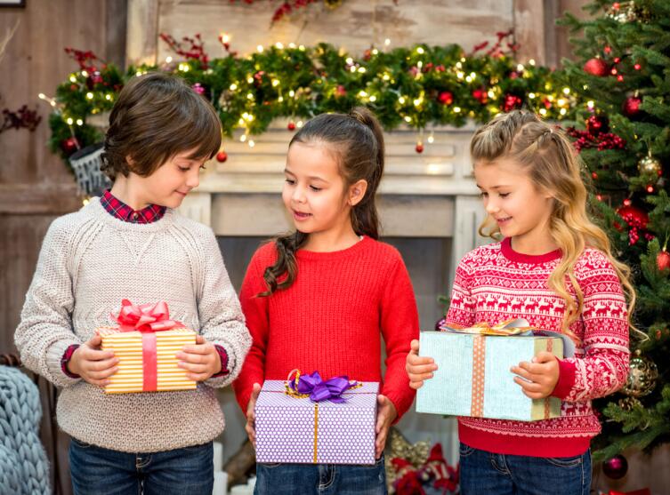 Как выбрать сладкий подарок для ребенка?