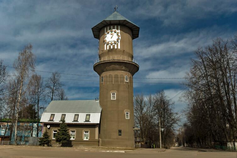 Водонапорная башня, символ города, построена в 1920-е годы