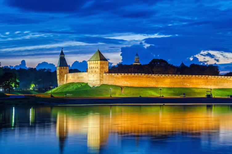 Стены и башни Кремля Великого Новгорода