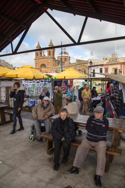 Люди на рынке Марсашлокк, Валлетта, Мальта