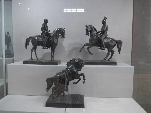  Чугунные статуэтки коней