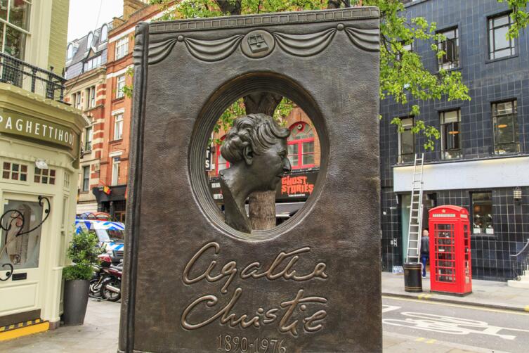 Памятник Агате Кристи, Лондон, Великобритания