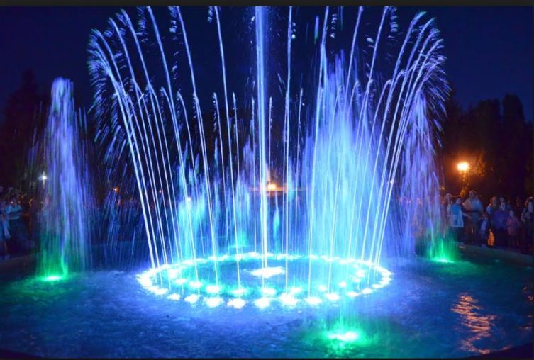 Цветной музыкальный фонтан в Миргороде