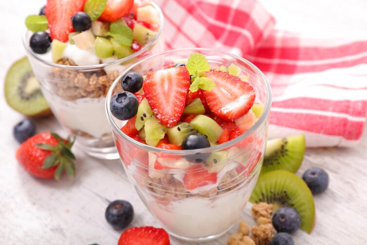 Сочетание йогурта и фруктов полезно для организма