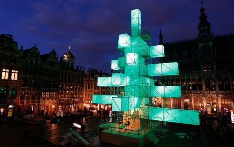 Елка-куб на площади Брюсселя