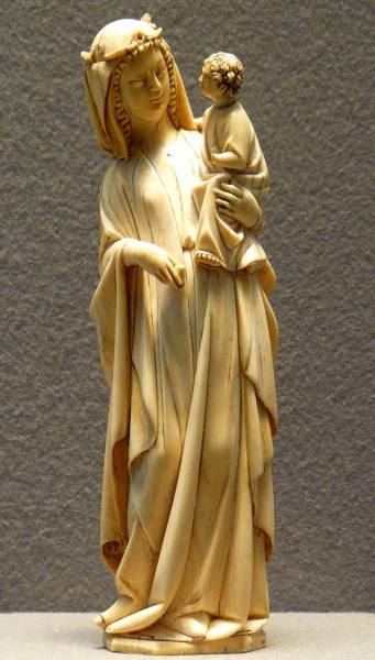 Статуэтка Девы Марии с Иисусом, сделанная из слоновой кости