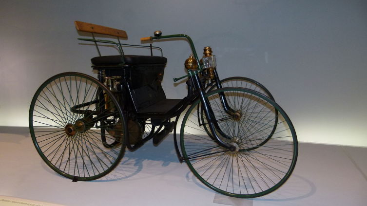 Автомобиль Даймлера с ДВС 1889 года