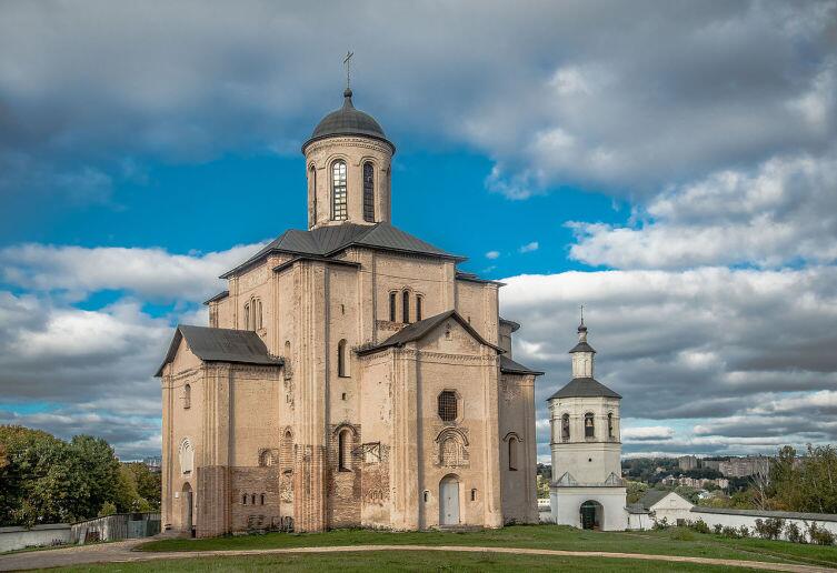 Храм Михаила Архангела в Смоленске (Дворцовая Свирская церковь на Смядыни)