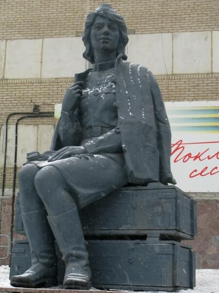 Памятник медсестрам и всем женщинам-фронтовичкам. Челябинск