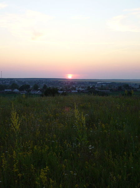 Панорама Вадинска с Монастырской горы на закате