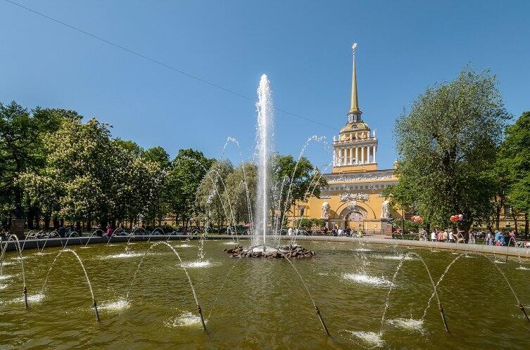 Фонтан в Александровском саду Санкт-Петербурга