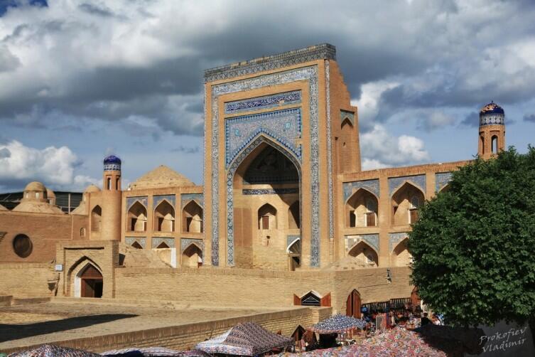 Архитектура здесь обычная, типичная для Узбекистана