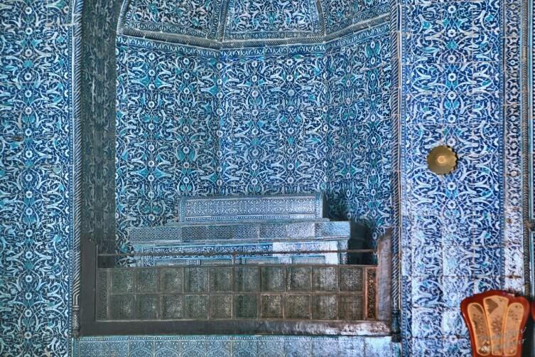 Надгробие Мухаммад Рахим-хана Первого (1775—1825) в мавзолее Пахлаван Махмуда