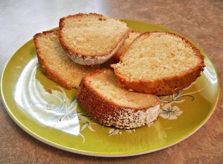 Классический бисквит хорош сам по себе, а может послужить основой для торта