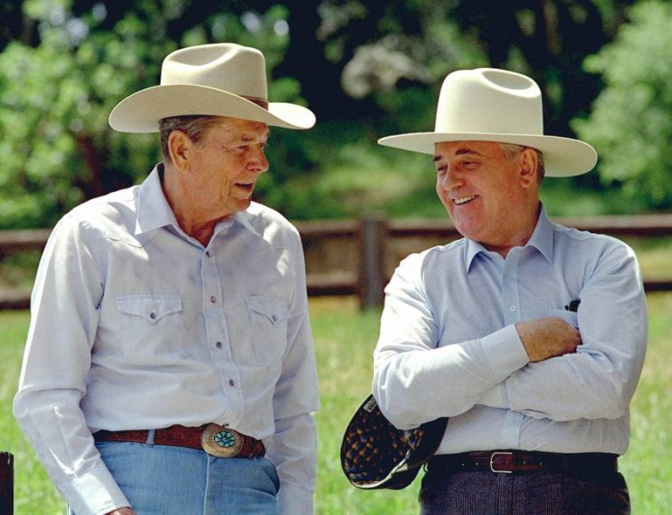 Р. Рейган и М. Горбачёв отдыхают на ранчо Рейганов в Калифорнии, 1992 год