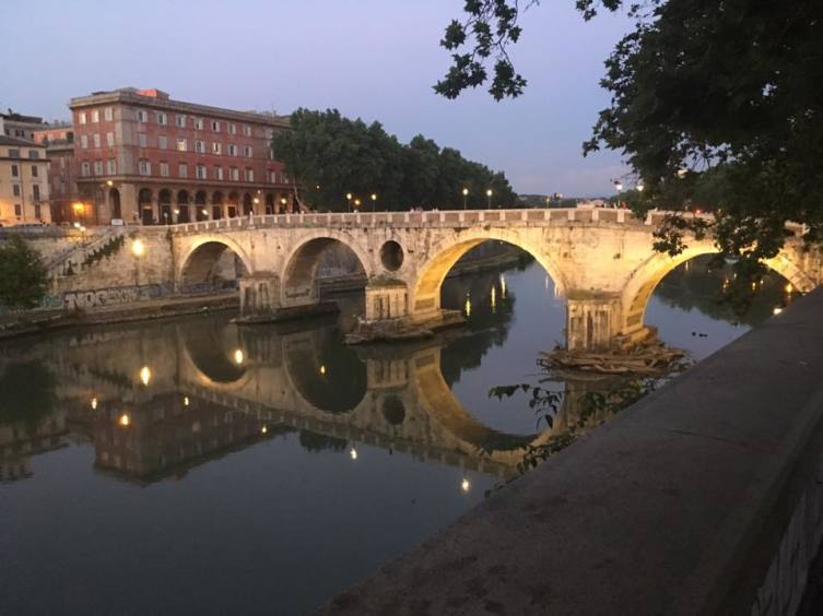 Размышления в Риме: какого цвета бывает река?