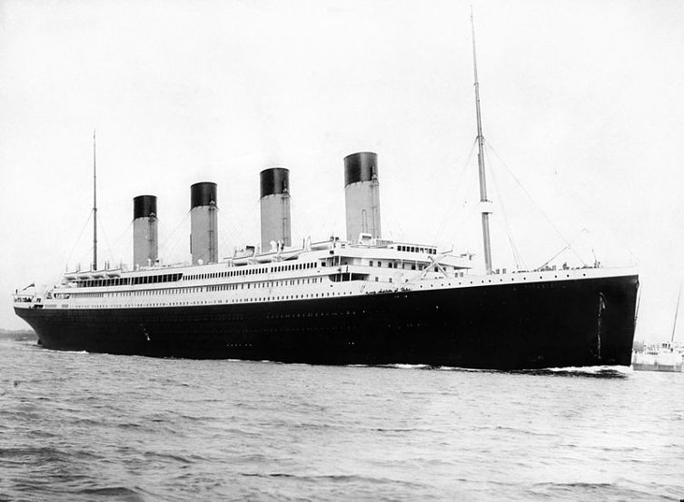 «Титаник» выходит из Саутгемптона в первый и последний рейс 10 апреля 1912 года