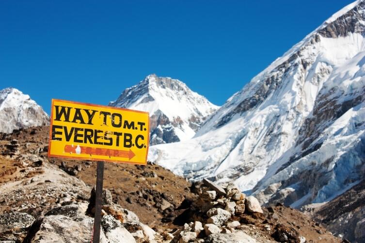 Указатель пути на гору Эверест