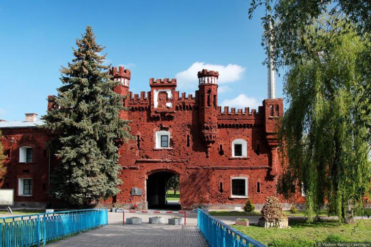 Холмские ворота — символ Брестской крепости