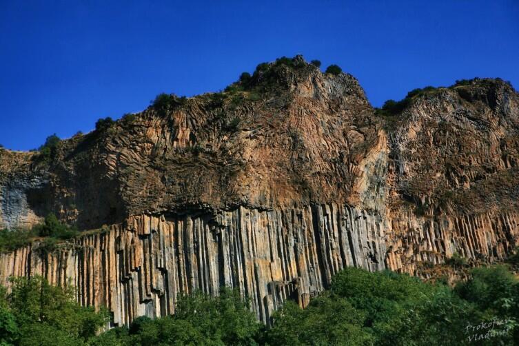 Причудливые скалы в окрестностях Гндеванка